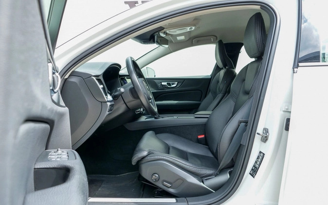 Volvo V60 Cross Country cena 144900 przebieg: 96700, rok produkcji 2020 z Słupsk małe 436